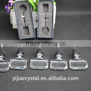 Factory Directly Sale Best Quality Square Cube Crystal Wine Stopper for Wedding Gift thumbnail-2