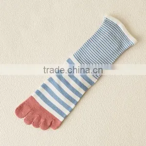 Best Socks Manufacturer Japanese Design OEM School Teen Girls Red White Stripes Pure Cotton Knitting Five Toe Socks thumbnail-4