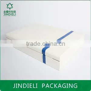 High Grade White Leather Cosmetic Gift Box With Handle thumbnail-3