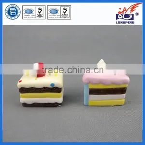Custom Painting Ceramic Cake Shaped Salt & Pepper Shakers Set thumbnail-1