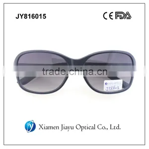 Woman Polycarbonate Sunglasses With Metal Decoration thumbnail-2
