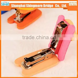 China Supplier Hot Sales Good Quality Cute Carton Wooden Stapler for Student thumbnail-3