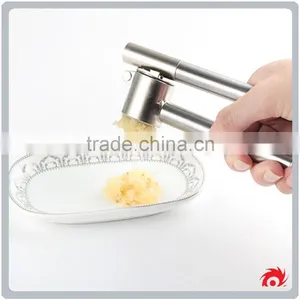 Household Manual Kitchen Tool Portbale Stainless Steel Garlic Press thumbnail-3