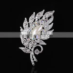Bling Leaf Rhinestone Brooch With Pearl Center,Fashion Design Color Rhinestone Brooch Pin For Wedding Invitation thumbnail-1