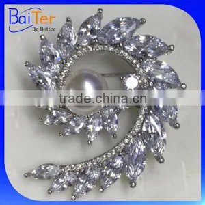 China Wholesale Custom Made Fashion Cubic Zircon Womens Metal Brooch thumbnail-1