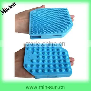 Humanized Design Mutipurpose Eco-friendly Silicone Bath Brush thumbnail-1