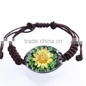 Lovely Souvenir Real Flowers Resin Fashion Bracelet thumbnail-3