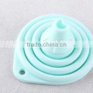 Hanging Cooking Tool Folding Circular Silicone Funnel thumbnail-4
