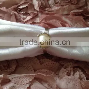 Hot Sale Delicate Clear Diamond and Pearl Round Napkin Ring Serviette thumbnail-5