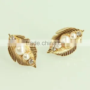 Gold Leaf Earrings With Pearl thumbnail-1