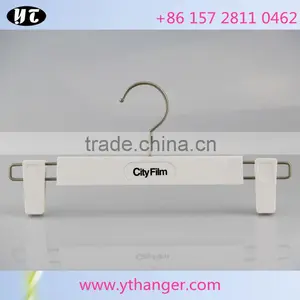 Hot Sale Long Hook Plastic Rubber Pants Hanger With Metal Clips thumbnail-3