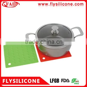 Non-slip Designed Flexible Heat Resistant Silicone Pot Holder With Private Label thumbnail-2
