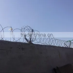 Qiaoshi Razor Barbed Blade Concertina Wire Military Use thumbnail-1