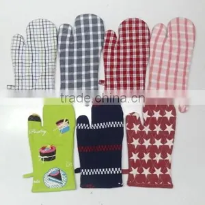 Printed Cotton Oven Mitt thumbnail-4