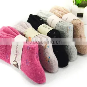 Cute Flower Printing Wool Socks Female Socks Thick Warm Thick Winter Socks for Women thumbnail-4