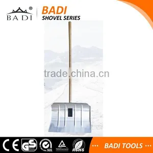 Long Wooden Hande Aluminum Blade Snow Shovel for Home and Outside thumbnail-1