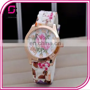 2014 Yiwu Supplier Women Flower Quartz Vogue Watch Wholesale thumbnail-1