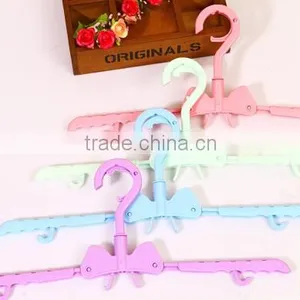 Plastic Foldable Folded Clothes Hangers Assorted Color thumbnail-1