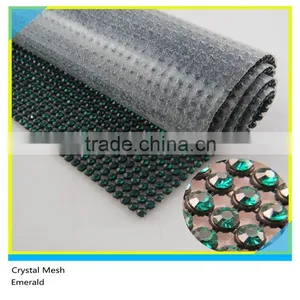 Hot Fix Diamond Mesh Ss6 2mm Emerald Crystal Black Base thumbnail-1