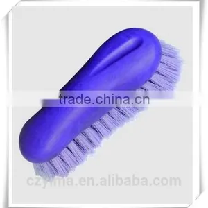 8 Shaped Horse Dandy Brush With Soft Grip thumbnail-1