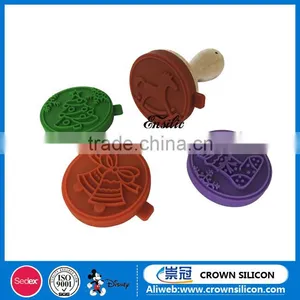 FDA High Quality Christmas Moose Shaped Wood Handle Custom Silicone Cookie Stamp thumbnail-5