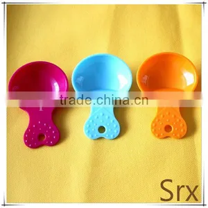 OEM Food Grade PP Pet Dog Cat Candy Color Plastic Shovel Heart Shape Handle Pet Food Spoon Manufacturer thumbnail-1