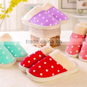 Hot Selling Wholesale Soft Indoor Slippers Couples Household Dots Cotton Slippers thumbnail-4