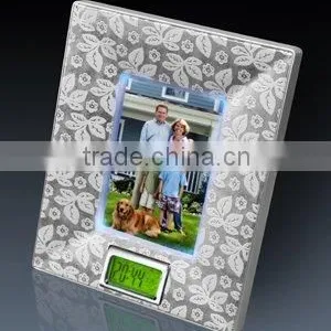 Digital Clock With Photo Frame thumbnail-1