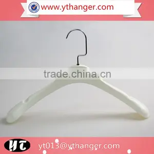 CY-647 New Premium Luxury Plastic Cloth Hanger White Plastic Hanger With Notch Supplier's Choice thumbnail-3
