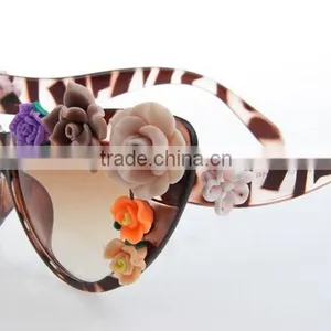 Handmade DIY Cat Eye Big Frame Plastic Flower Decorated UV Sunglasses thumbnail-2