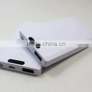 Super Slim Credit Card Power Bank 2200mAh thumbnail-1