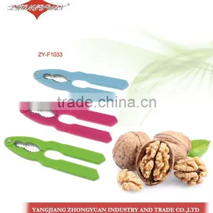 New Design Plastic Handle Iron Nut Cracker thumbnail-1