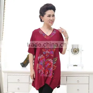 New Arrival Middle Aged Ladies V-neck Half Sleeve Beaded Flower Printed Blouse thumbnail-2
