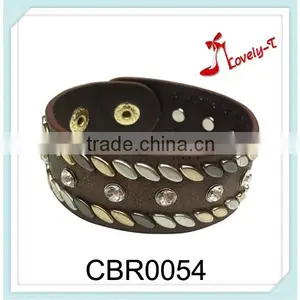 New Arrival Wide One Round One Layer Hip Hop Press Stud PU Leather Hand Made Crystal Bracelet With Rivets thumbnail-1