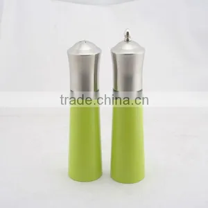 Salt and Pepper Grinder Set thumbnail-1