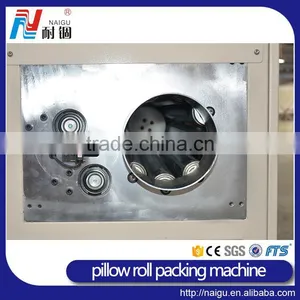 China NaiGu Factory Manufacturing Pillow Roll Packing Machine 07R thumbnail-5