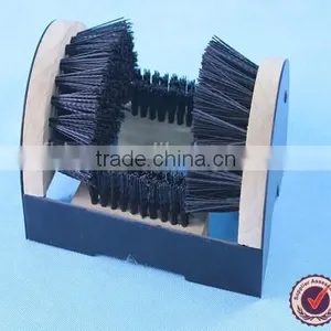 Durable Wooden Outdoor Boot and Shoe Brush thumbnail-1