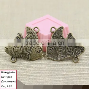 Wholesale Zinc Alloy Green Bronze Clown Fish Tropical Fish Pendant thumbnail-1