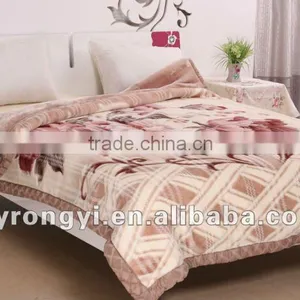 100% Polyester Raschel Printed Zig Zag Blanket thumbnail-1
