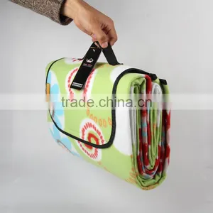 Wholesale Hot Sell Household High Quality Waterproof Folding Picnic Mat With Black Handle thumbnail-2