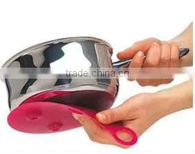 Silicone Magnetic Trivet thumbnail-1