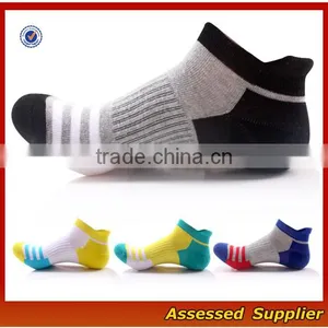 FXS150 High Quality Wholesale Mens Custom Logo Running Sport Socks thumbnail-1
