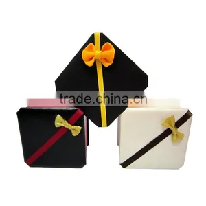 New Design White Leather Watch Case . thumbnail-1