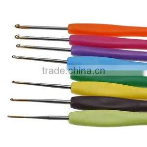 Hot Sale At Random 13.5cm Plastic Aluminum Crochet Hooks thumbnail-2