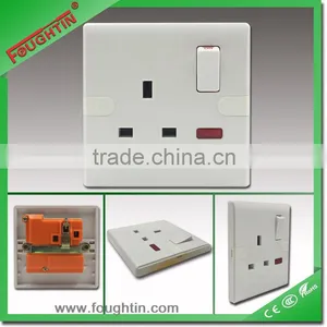 1 Gang 13A UK Socket With Switch and Indicator Light Switched Socket thumbnail-1