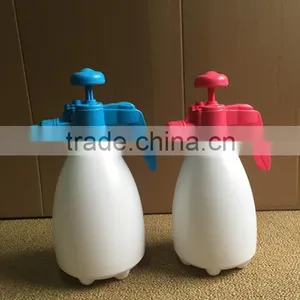 2L High Quality Garden Plastic Manual Sprayer Pressure Sprayer thumbnail-2