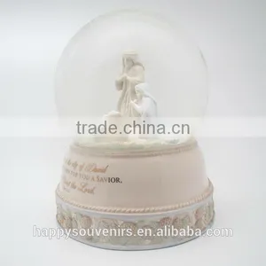 High Quality Resin European White Snow Globe thumbnail-2