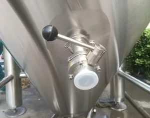 SUS304 Craft Beer Brewing Equipment 20bbl With Carbonation Stone PLC Control thumbnail-3