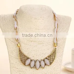 Fashioable New Trendy High-end Gemstone Necklace Vintage Geometric Necklace Wholesale thumbnail-4