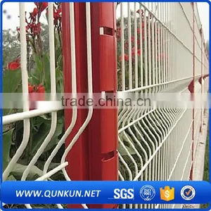 Hot Dipped Galvanized Pvc Coated Weld Wire Mesh Triangle Bending Fences for Houses Factory(curved Fence) thumbnail-1